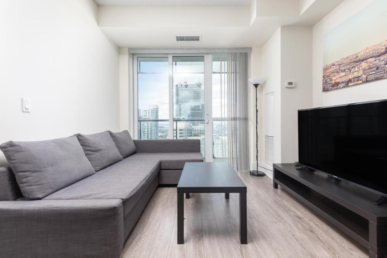 Апартаменты Across From The Cn Tower, Metro Toronto Convention Centre And Rogers Centre In Downtown Toronto Core Экстерьер фото