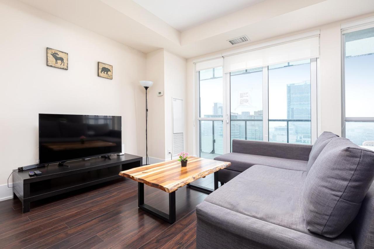 Апартаменты Across From The Cn Tower, Metro Toronto Convention Centre And Rogers Centre In Downtown Toronto Core Экстерьер фото