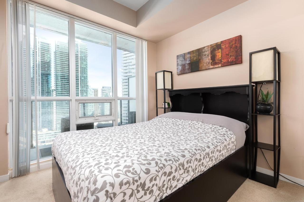 Апартаменты Across From The Cn Tower, Metro Toronto Convention Centre And Rogers Centre In Downtown Toronto Core Экстерьер фото