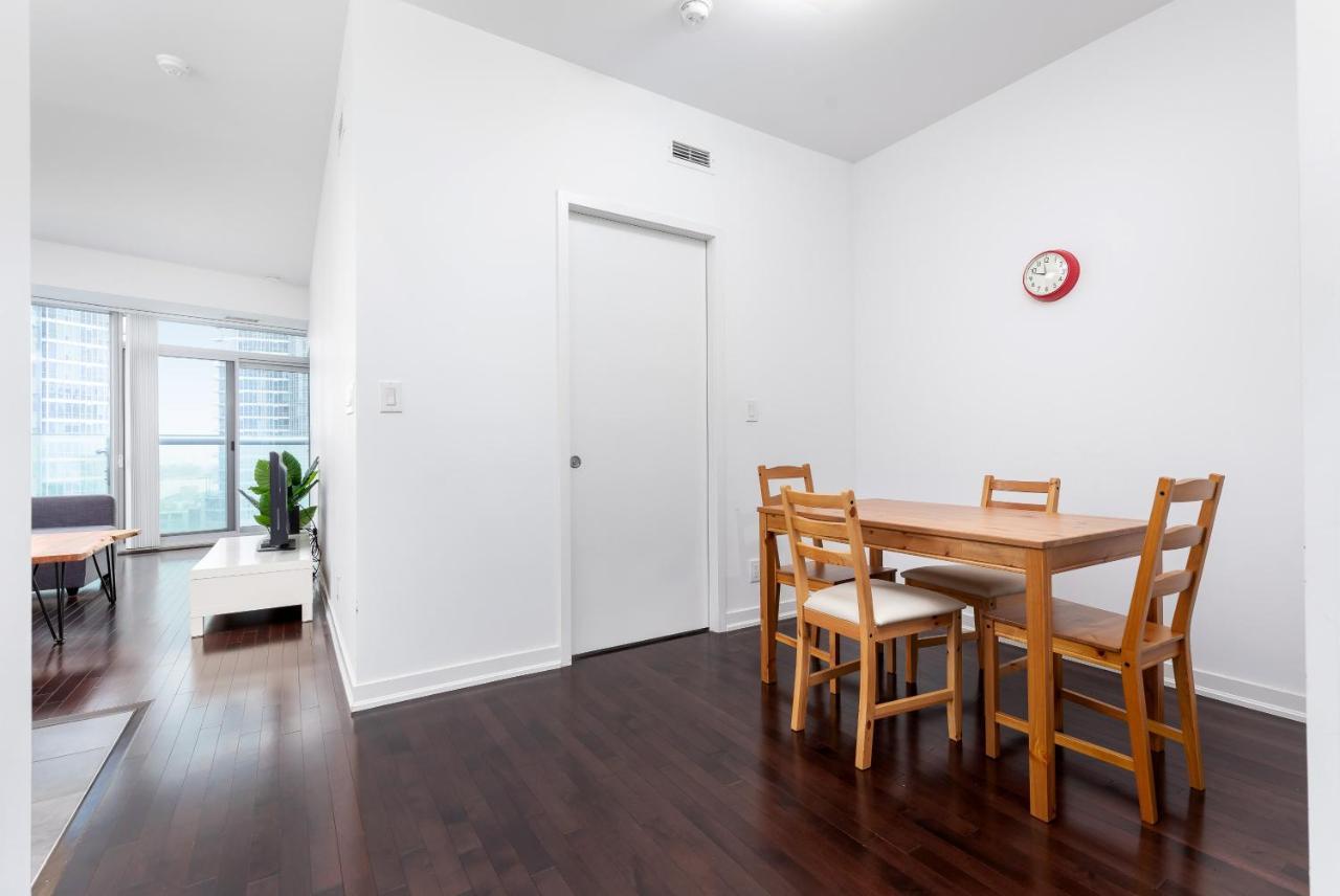 Апартаменты Across From The Cn Tower, Metro Toronto Convention Centre And Rogers Centre In Downtown Toronto Core Экстерьер фото