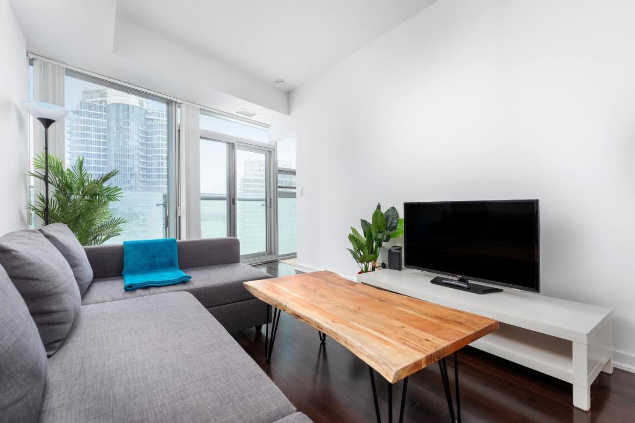 Апартаменты Across From The Cn Tower, Metro Toronto Convention Centre And Rogers Centre In Downtown Toronto Core Экстерьер фото
