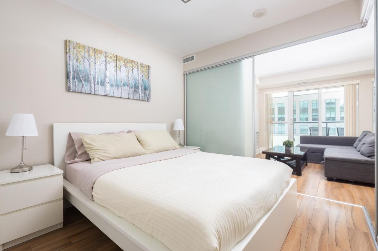 Апартаменты Across From The Cn Tower, Metro Toronto Convention Centre And Rogers Centre In Downtown Toronto Core Экстерьер фото