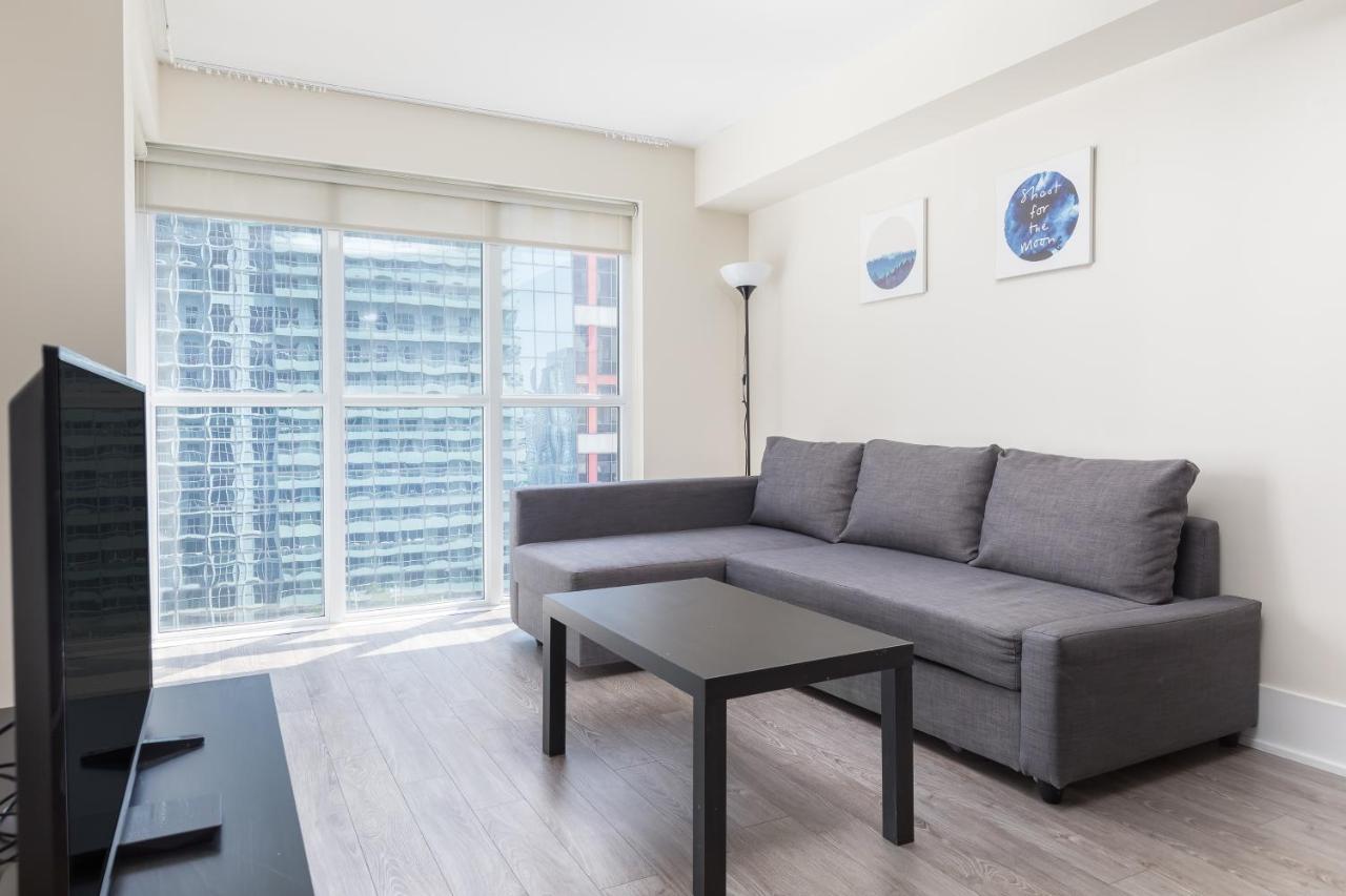 Апартаменты Across From The Cn Tower, Metro Toronto Convention Centre And Rogers Centre In Downtown Toronto Core Экстерьер фото