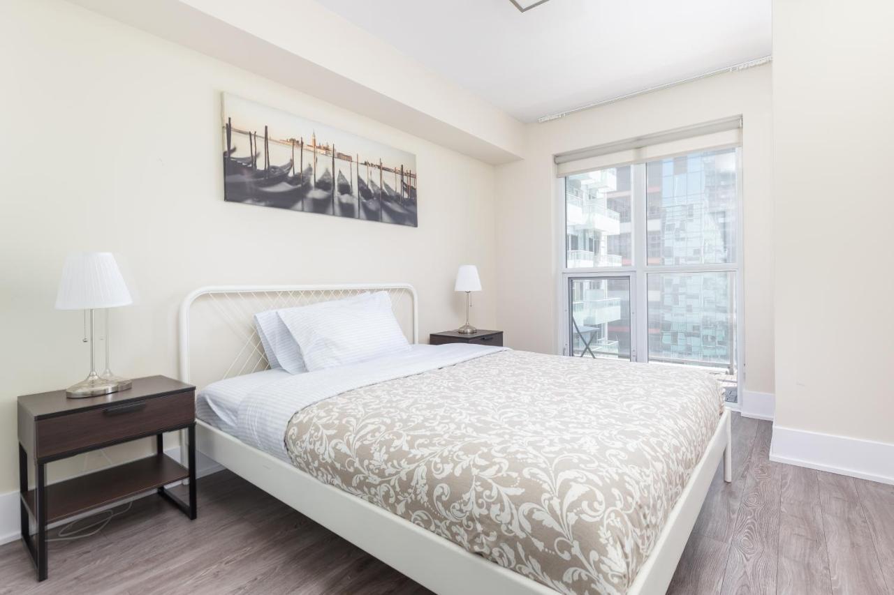 Апартаменты Across From The Cn Tower, Metro Toronto Convention Centre And Rogers Centre In Downtown Toronto Core Экстерьер фото